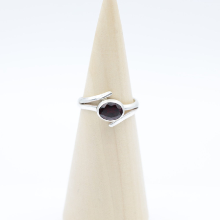 Ring zilver Mt. 8/57 Granaat MQS158a