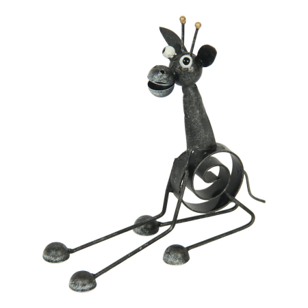 Statue metal giraffe sitting natural