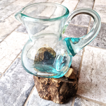 Handgeblazen glazen kan op hout, 10-15 cm