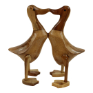 Beeld hout eenden kussend