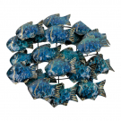 Wanddecoratie metaal met school vissen blauw