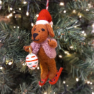 Ornament vilt kerst hond schaatsen roze jas